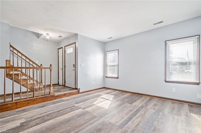 Building Photo - 5496 Lynbrook Landing