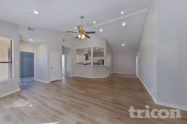 Building Photo - 1121 Cypress Ln