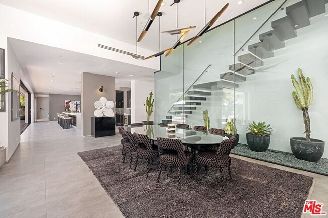 Building Photo - 9570 Sunset Blvd