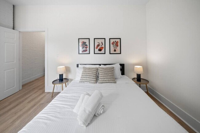 Building Photo - 704 Wayne St