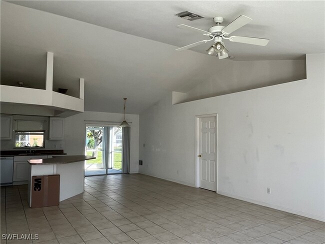 Building Photo - 209 SE 19th Ln
