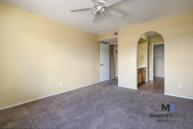 Building Photo - 2Bed/2Bath Home at Alma School/Southern! J...