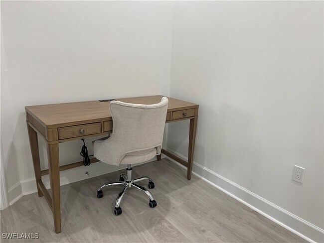 Building Photo - 6984 Saona CT