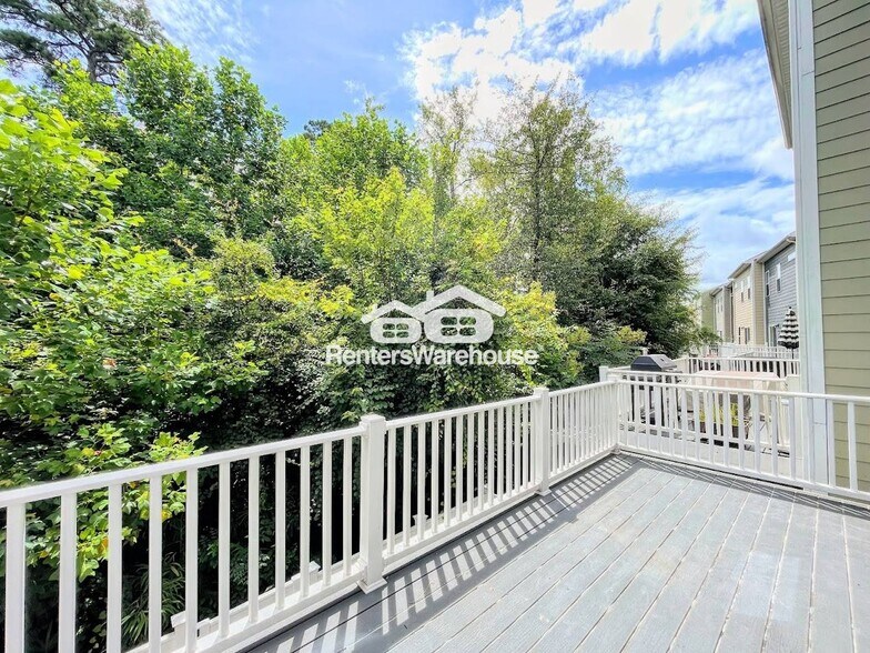 Building Photo - 943 Centurion Cir