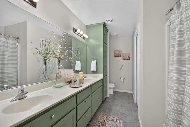 Building Photo - 4022 Wood River Dr