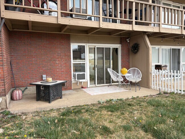 Building Photo - One Bedroom Condo Walking Distance to CU with Fenced Backyard and Flatiron Views!