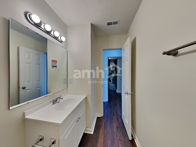 Building Photo - 5223 Waterton Lakes Dr