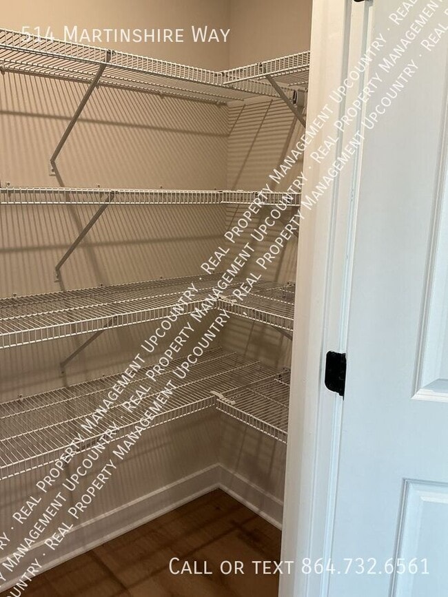 Building Photo - 514 Martinshire Way