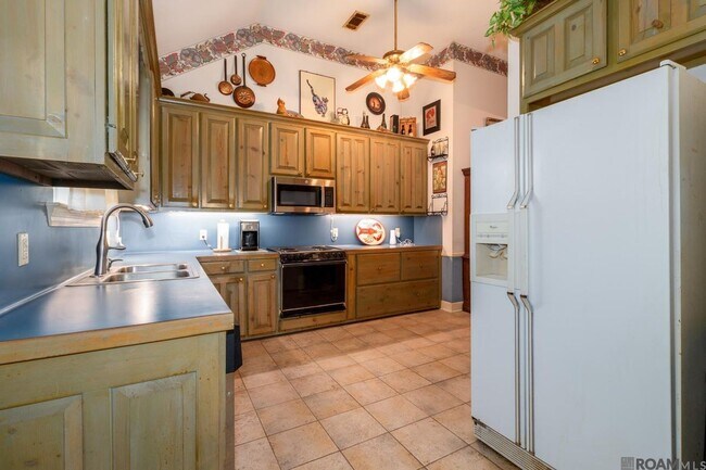 Building Photo - 11918 Spring Meadow Dr