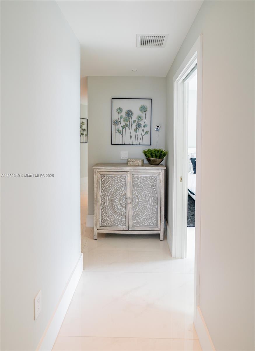 Building Photo - 650 NE 32nd St