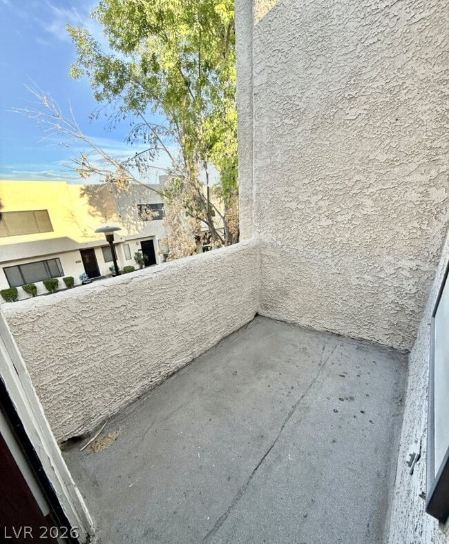 Building Photo - 2654 Aracatuba Ave