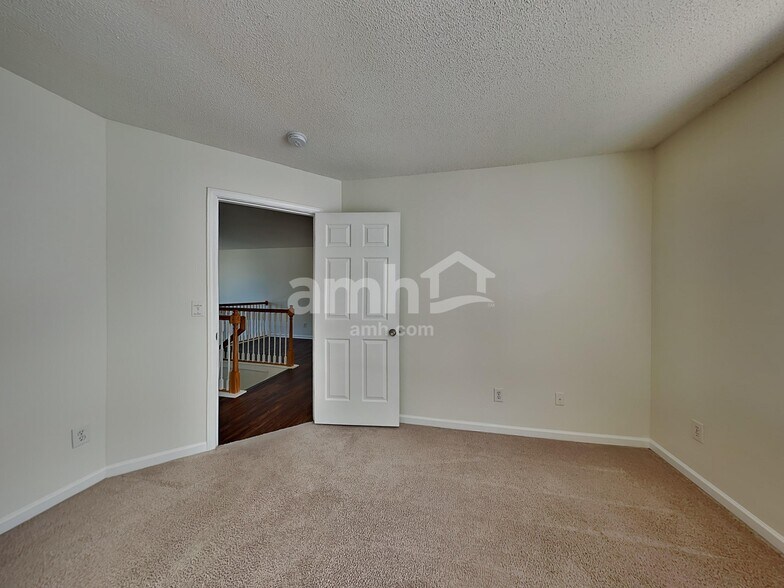 Building Photo - 106 Sweetland Ct