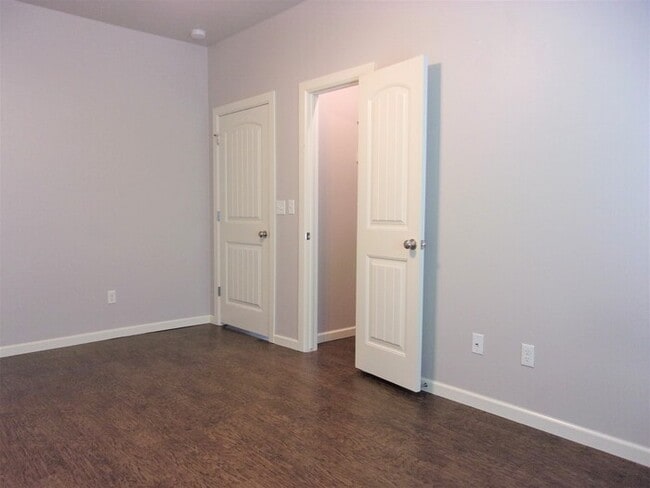 Building Photo - 2 BED 1 BATH 1 CAR GARAGE TOWNHOUSE-DEL CITY