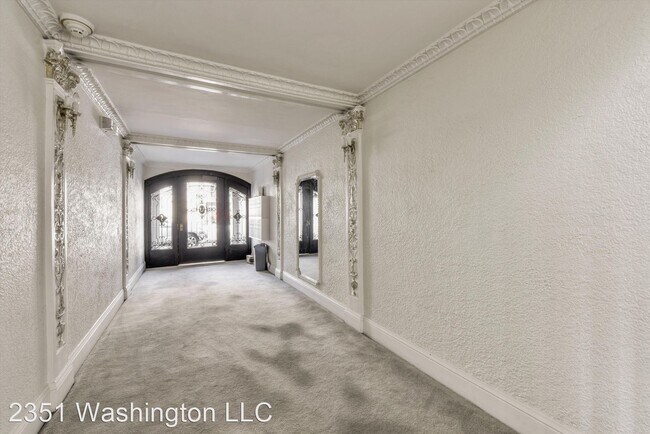 Building Photo - 2351 Washington St