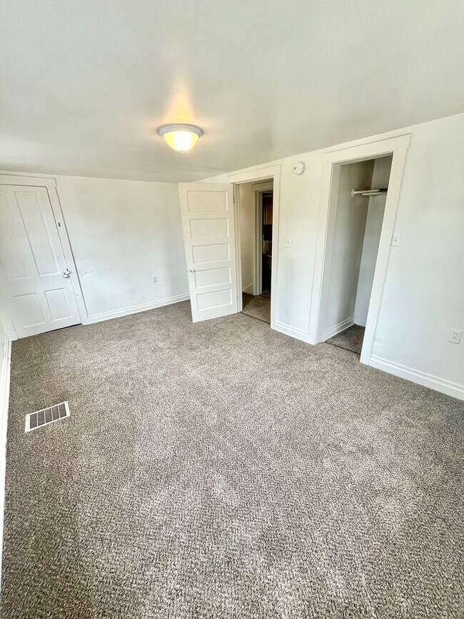 Building Photo - 2 Bedroom Single-Family Home in Bellefonte – Available August 1