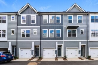Building Photo - 728 Drakeford Ct