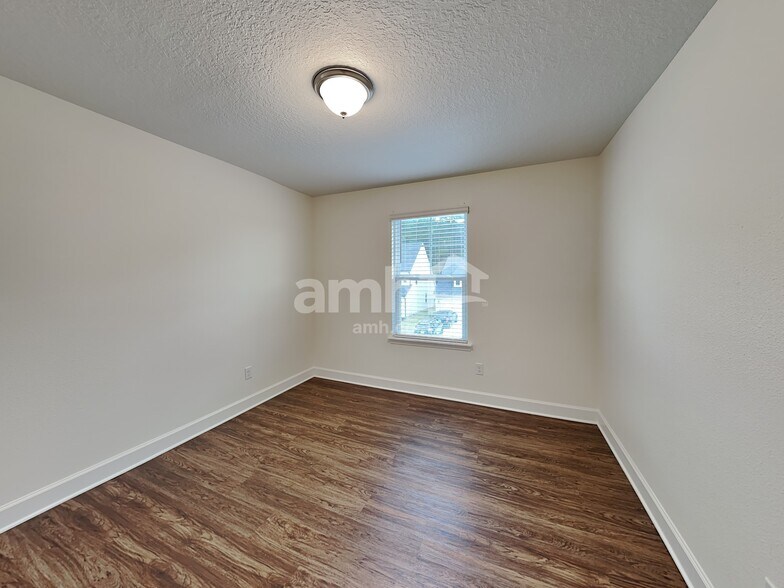 Building Photo - 430 Sandstone Dr