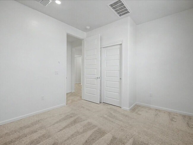 Building Photo - 17606 S Ridgerunner Dr