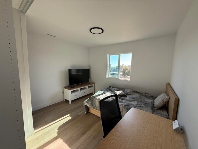 Building Photo - 664 Carefree Dr