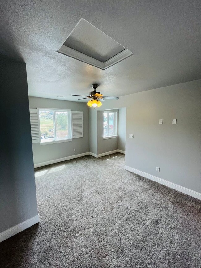 Building Photo - Entertainers delight, 3bdrm 2.5 bath home ...