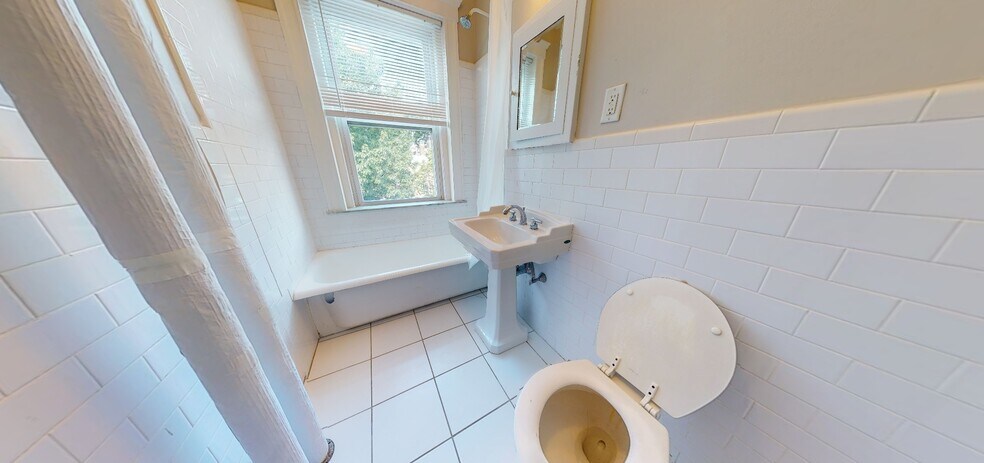 Building Photo - 9 Gray Gdns E