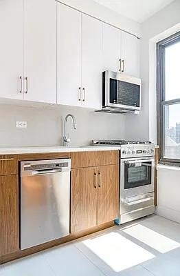 Building Photo - 161 W 16th St