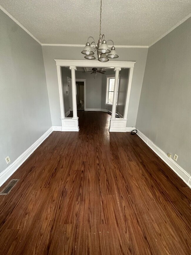 Building Photo - 4356 S Wells St