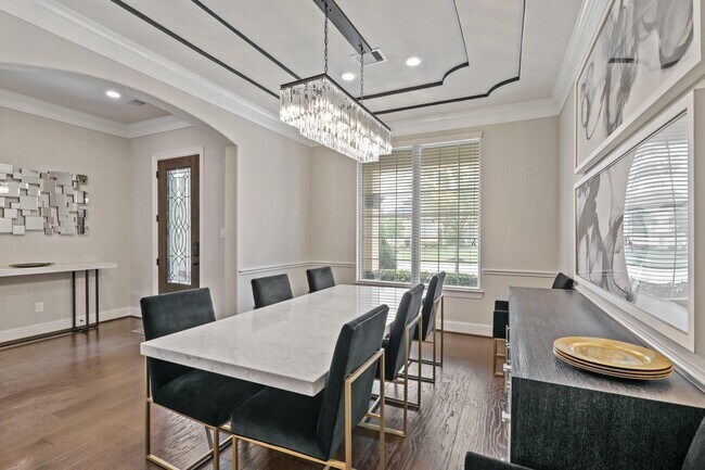 Building Photo - 5730 Balcones Ridge Ln