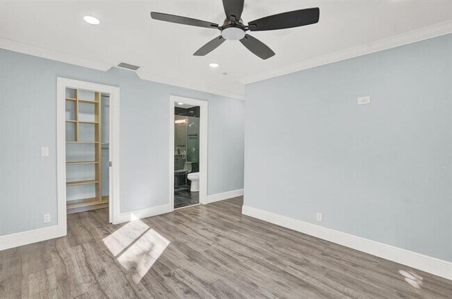 Building Photo - 10548 Boca Entrada Blvd