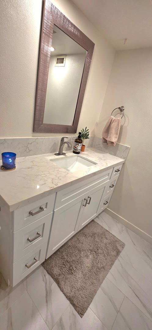 Building Photo - Spacious 4-Bedroom 2 Bath Home with a Large, Serene Backyard and Courtyard.