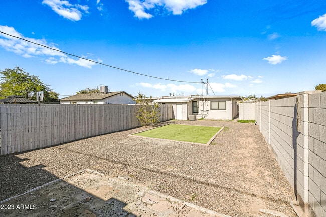 Building Photo - 1145 E Henry St