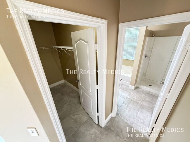 Building Photo - 2411 Grasmere View Pkwy N