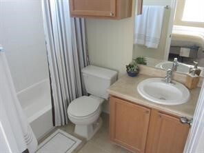 Building Photo - 504 Rolling Oak Dr