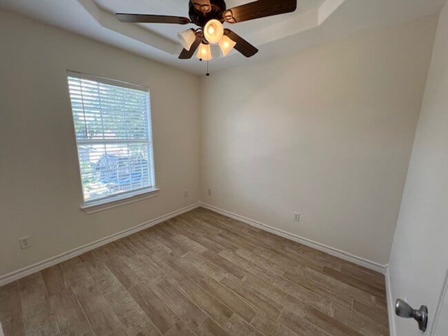 Building Photo - Availability at Ranchway!