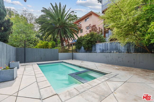 Building Photo - 1042 Olancha Dr