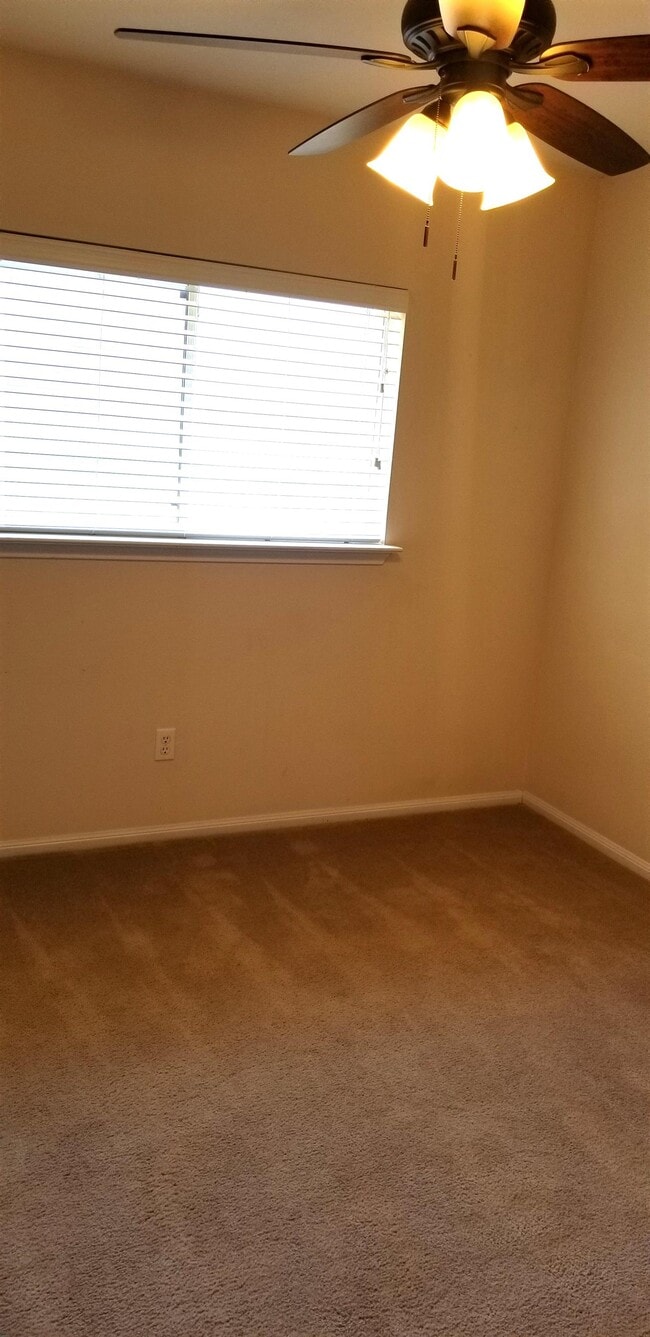 Building Photo - 207 Ponderosa Dr