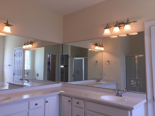 Building Photo - 701 Mandolin Ln