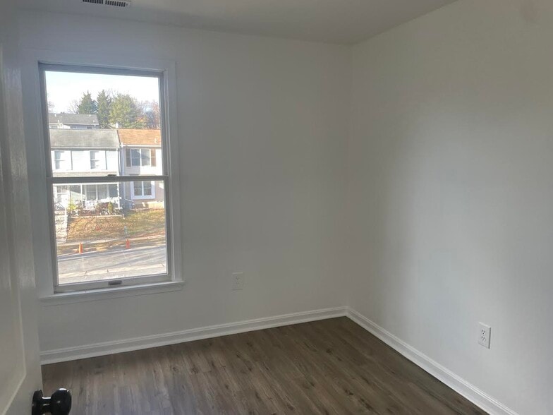 Building Photo - 45 Craftsman Ct