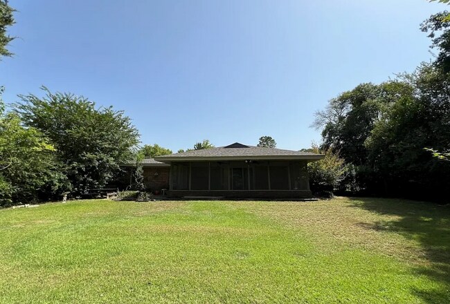 Building Photo - 4409 McCampbell Dr