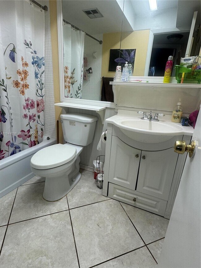 Building Photo - 8590 Sunrise Lakes Blvd