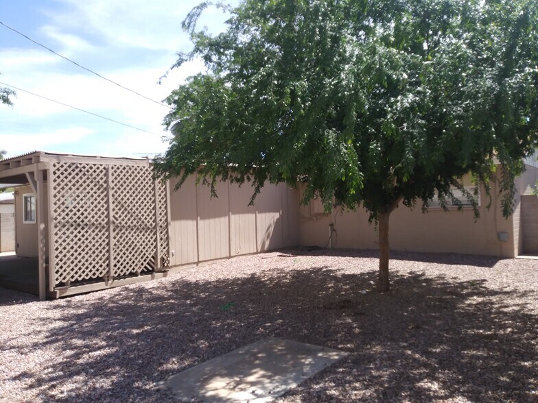 Building Photo - 1130 W 9th St