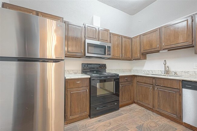 Building Photo - 1330 Augusta Dr