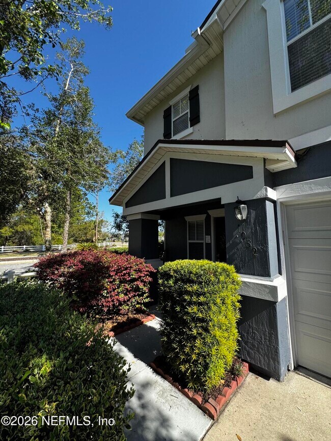 Building Photo - 1052 N Black Cherry Dr