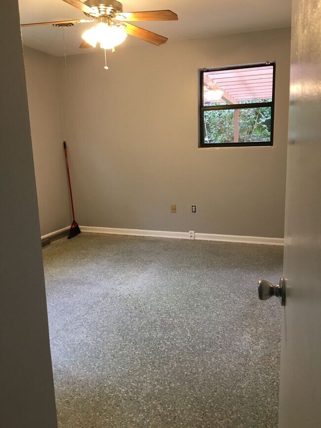 Building Photo - Midcentury with Modern Conveniences