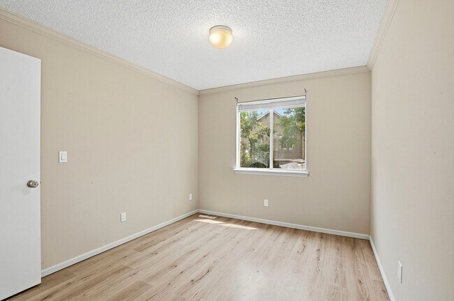 Building Photo - 3304 W 127th Ave