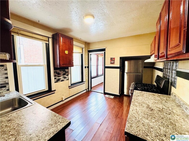 Building Photo - 637 N Penn St