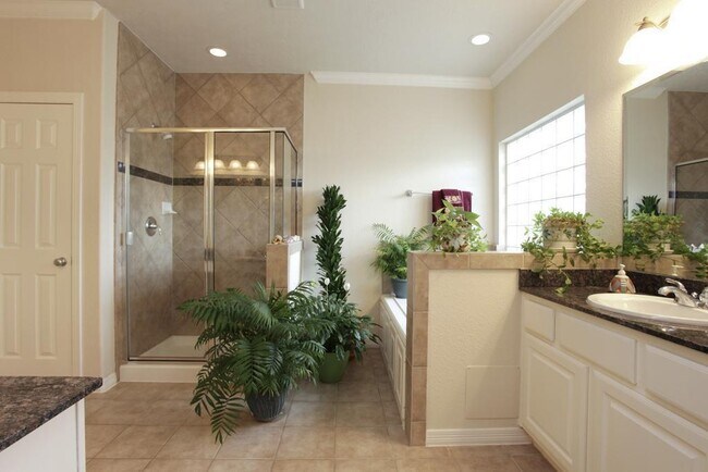 Building Photo - 3030 Royal Oaks Crest