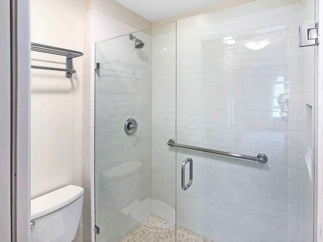 Building Photo - 532 Seaver Dr