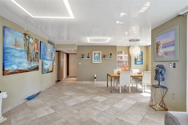 Building Photo - 1833 S Ocean Dr