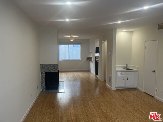 Building Photo - 11937 Darlington Ave